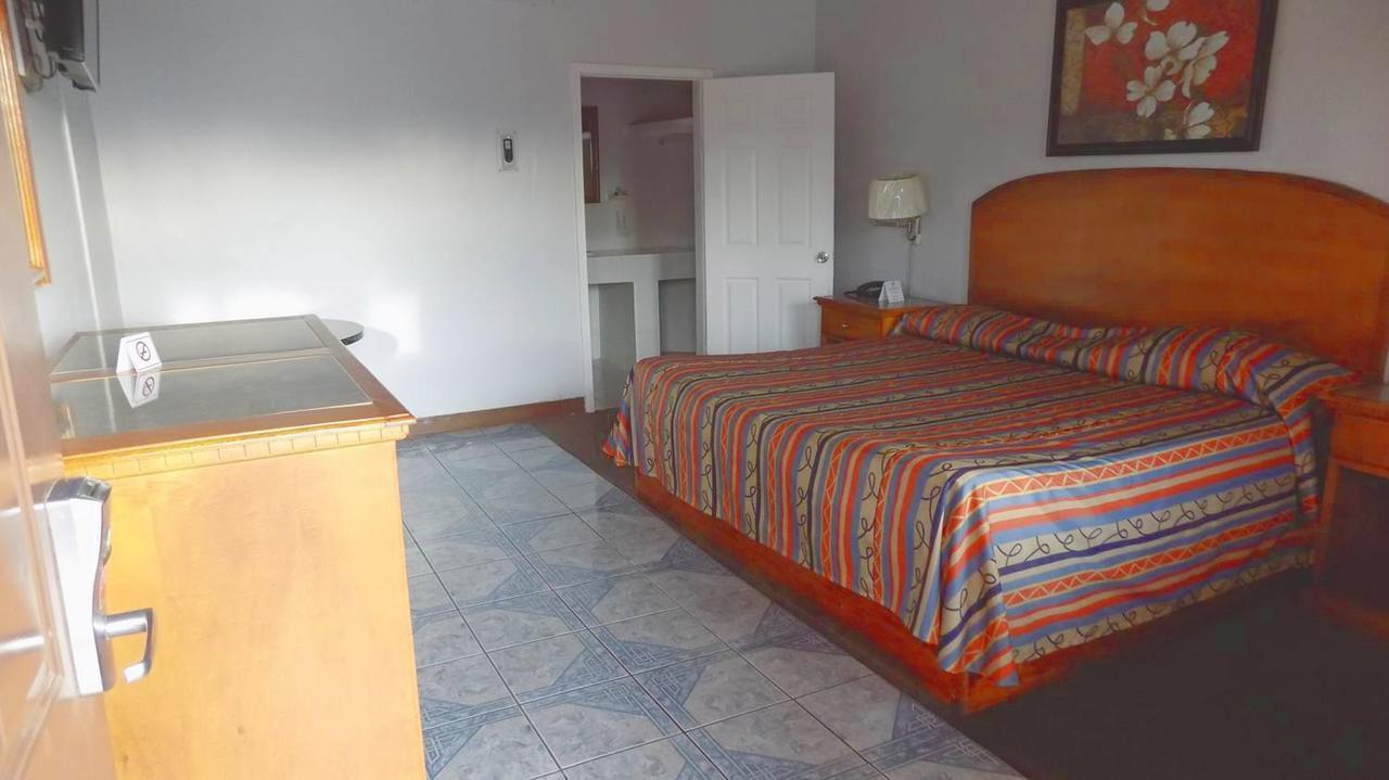 Hotel Del Camino Cuauhtémoc 外观 照片