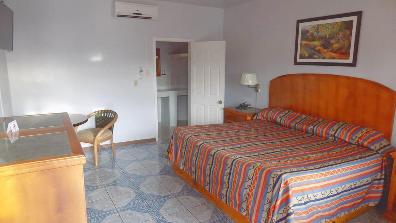 Hotel Del Camino Cuauhtémoc 外观 照片