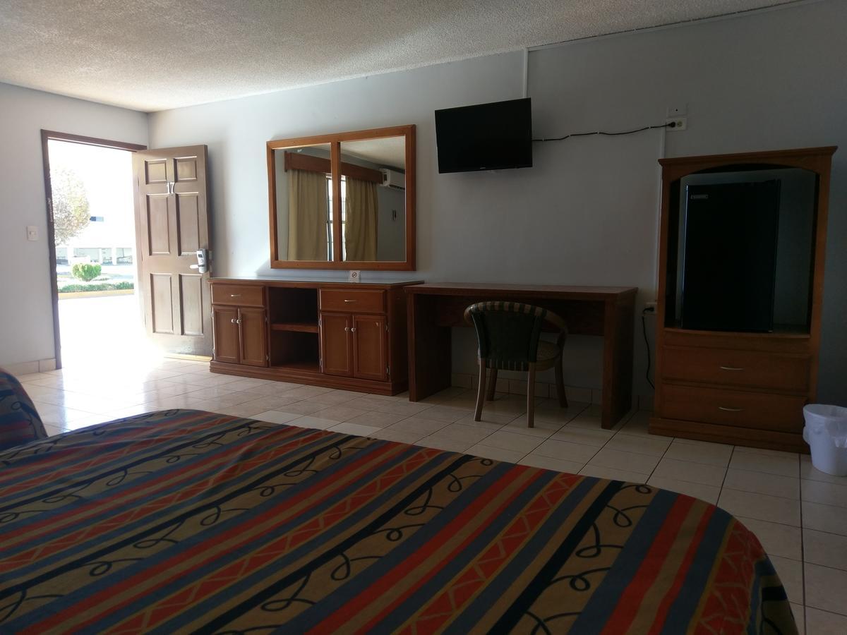 Hotel Del Camino Cuauhtémoc 外观 照片